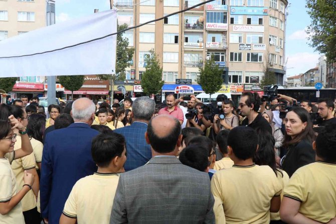 Kitap Fuarı Açılışında ’Hediye Çeki’ Çılgınlığı