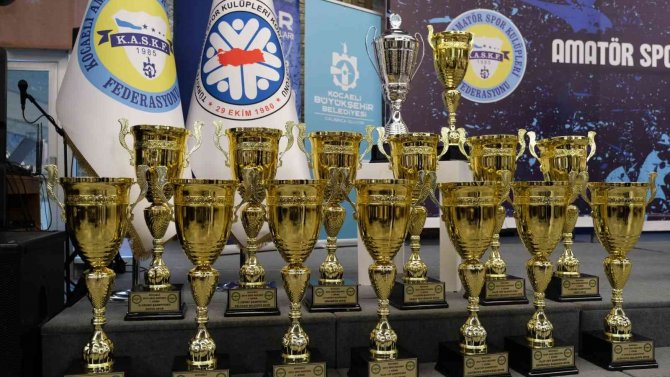 Şampiyonlar Kupalarını Aldı