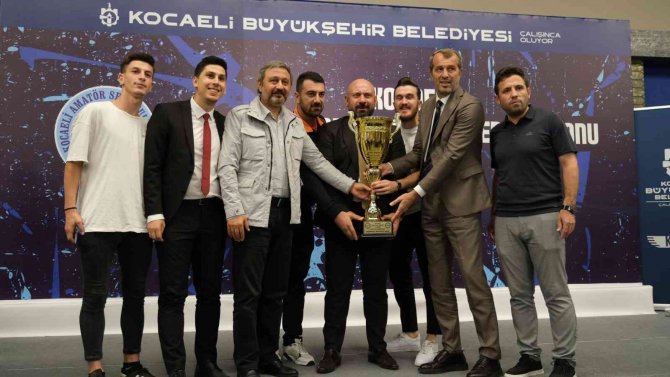 Şampiyonlar Kupalarını Aldı