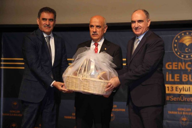 Bakan Kirişci: “Ayçiçeğimizin Alım Fiyatlarını 12 Tl Üzerinden Devam Ettireceğiz”