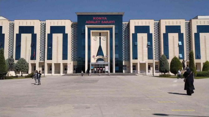 Otomobilin Camını Kırıp, Müzik Sistemi Çalan 2 Şüpheli Tutuklandı