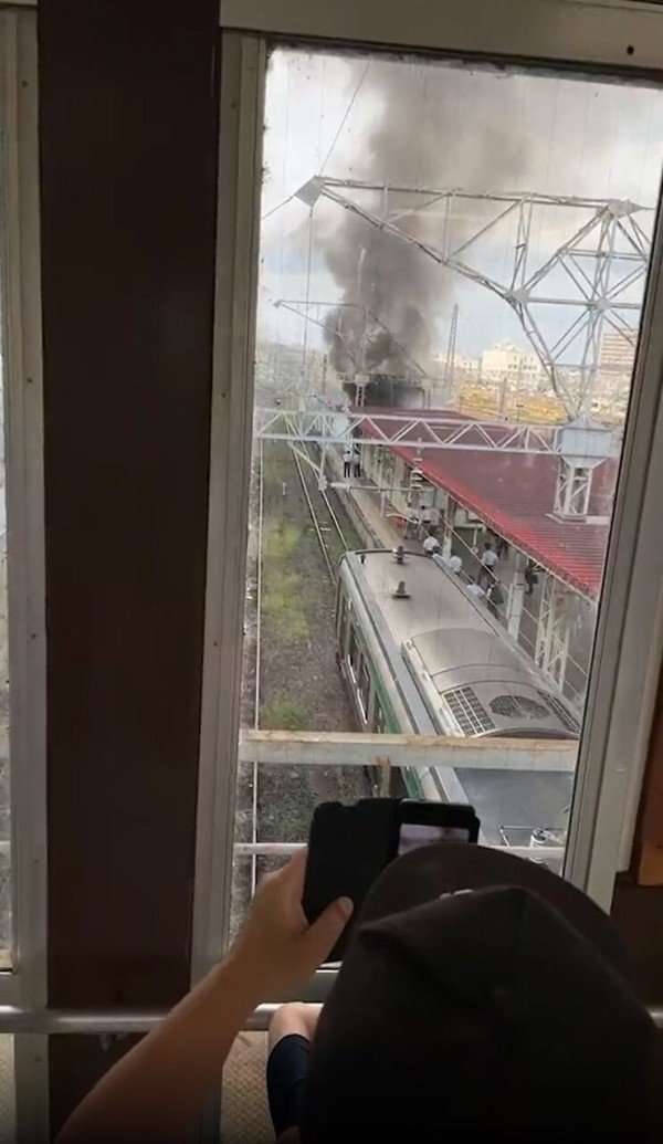 Japonya’da Tren İstasyonunda Yangın