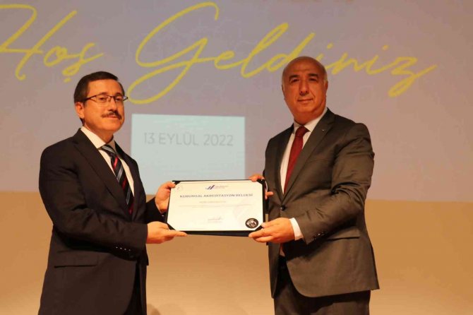 İ̇nönü Üniversitesi’ne Akreditasyon Belgesi