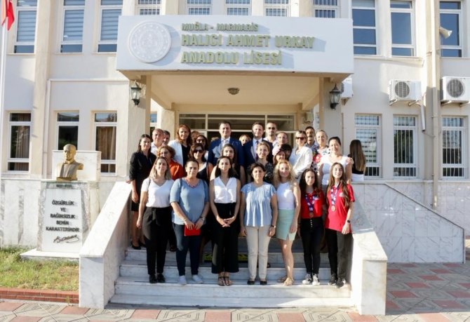 Meb İ̇nşaat Ve Emlak Genel Müdürü Gür, Muğla’da Okulları Ziyaret Edip Şampiyonları Tebrik Etti