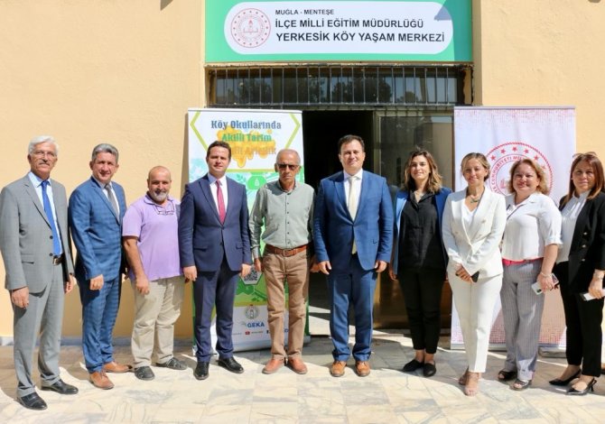 Meb İ̇nşaat Ve Emlak Genel Müdürü Gür, Muğla’da Okulları Ziyaret Edip Şampiyonları Tebrik Etti