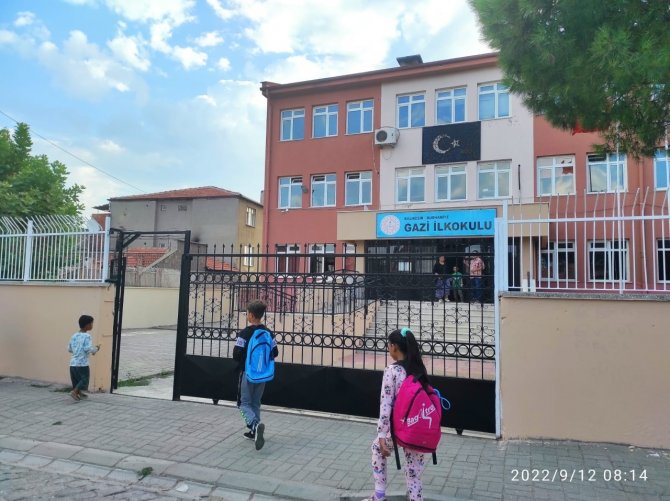 Burhaniye’de Polis Okul Önlerinde Denetimlerini Artırdı