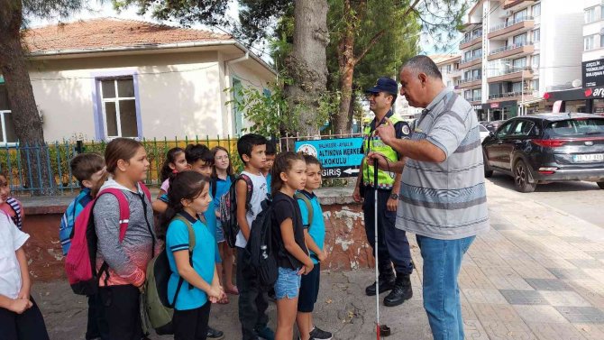 Okulların Açılmasıyla Birlikte Jandarmadan Trafik Eğitimi