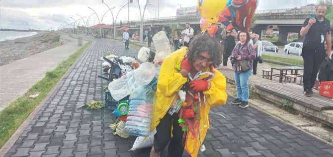 Çevre Kirliliğine Dikkat Çekmek İçin Sıra Dışı Bir Etkinliğe İmza Attı