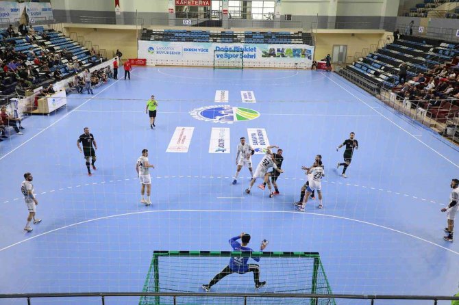 Büyükşehir Hentbol Sezona Galibiyetle Başladı