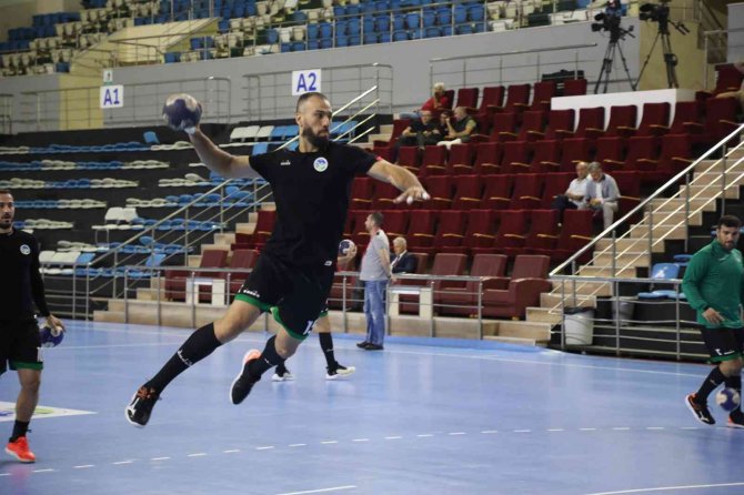 Büyükşehir Hentbol Sezona Galibiyetle Başladı