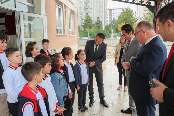 Öğrencilerin Güvenliği İçin Trafik İşaretleri Yenilendi