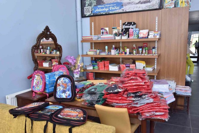 Tekkeköy’den 1500 Öğrenciye Kırtasiye Desteği