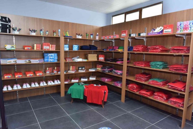 Tekkeköy’den 1500 Öğrenciye Kırtasiye Desteği