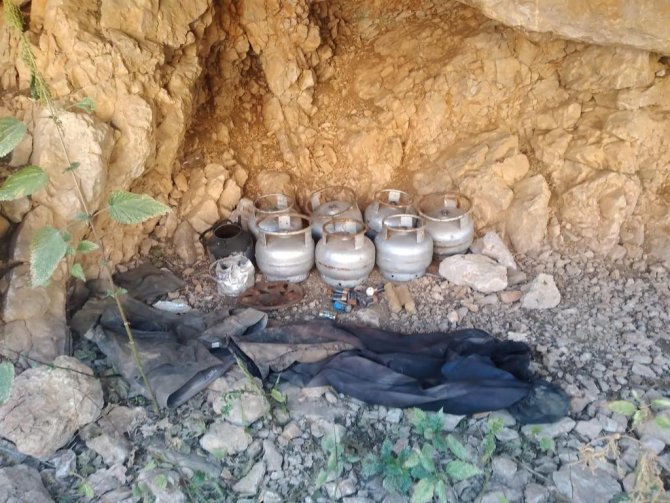Tunceli’de Eyp Düzeneği Ve Tnt Patlayıcı Ele Geçirildi