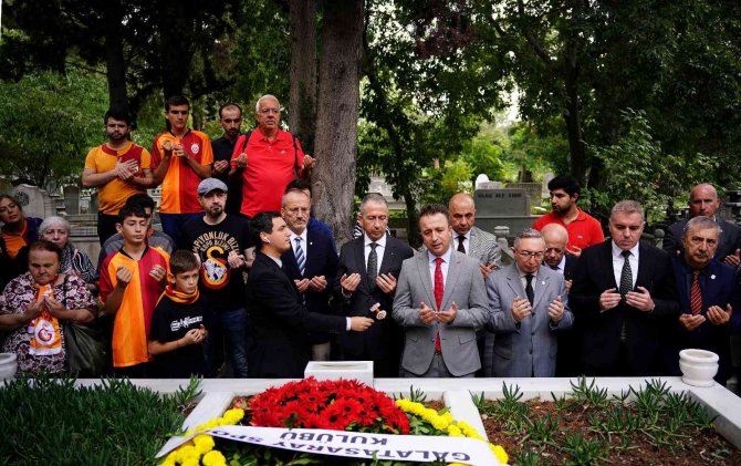 Metin Oktay Mezarı Başında Anıldı