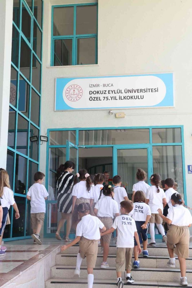 Deü’ye Bağlı Özel 75. Eğitim Kurumlarında Okul Heyecanı