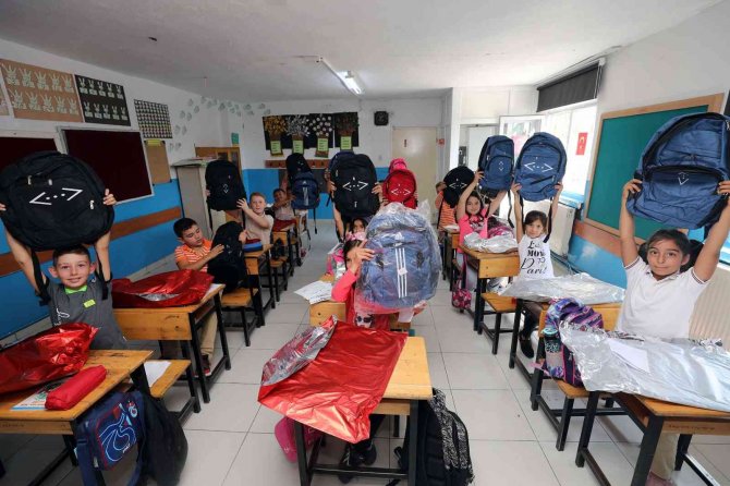 Okul Çantaları Yenimahalle Belediyesinden