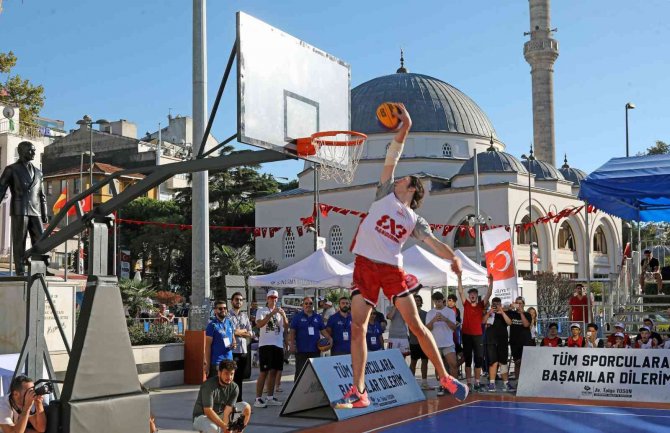 Bandırma’da Sokak Basketbolu Heyecanı
