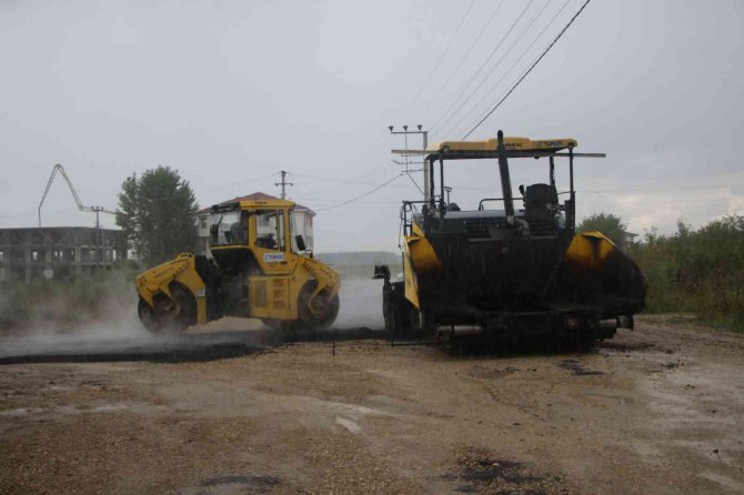 Akyazı’da Asfalt Çalışmaları Devam Ediyor