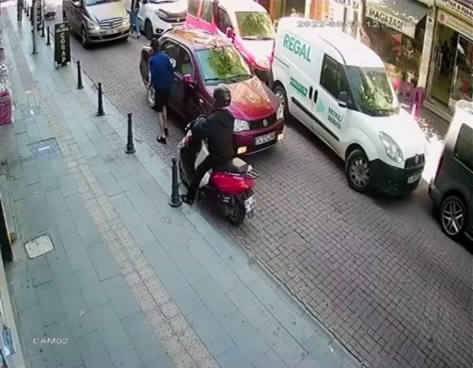Bayrampaşa’da Cep Telefonu Hırsızlığı Kamerada