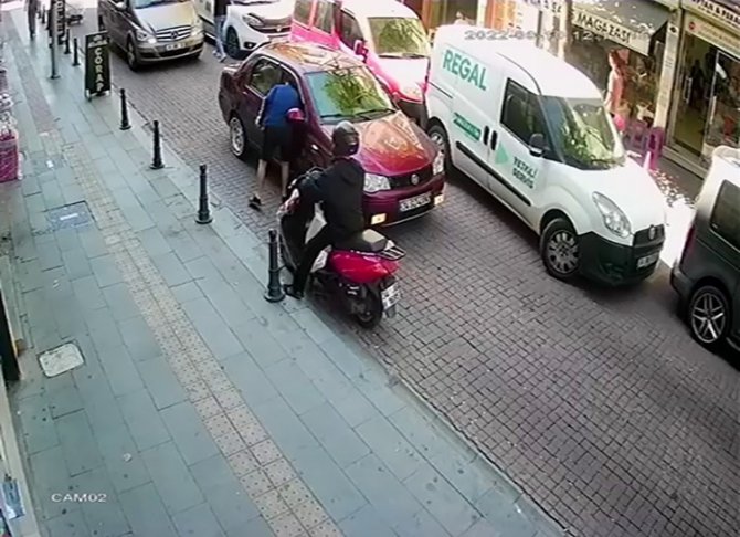 Bayrampaşa’da Cep Telefonu Hırsızlığı Kamerada