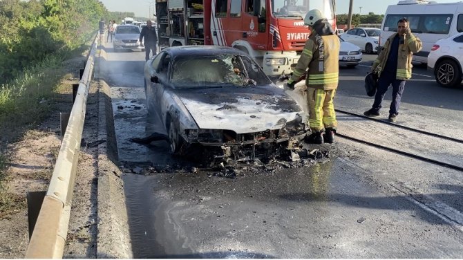 Beykoz Tem Otoyolu’nda Otomobil Alev Alev Yandı