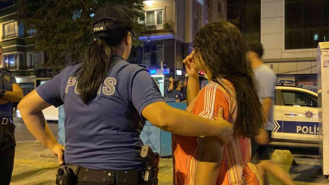 Beyoğlu’nda Bir Garip Olay: Kaldırımda Hareketsiz Bekleyen Kadın Polisi Alarma Geçirdi