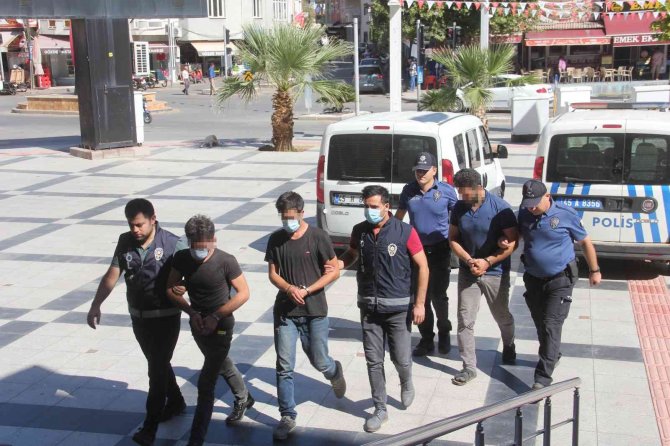 Kovalamaca Sonucu Yakalanan Araçtan Uyuşturucu Çıktı