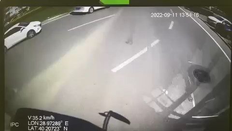 Otobüs Şoförüyle Otomobil Sürücüsünün Sopalı Kavgasını Vatandaşlar Ayırdı