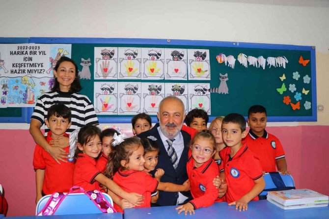 Çiftlikköy Belediyesi’nden 700 Öğrenciye Eğitim Seti Hediyesi