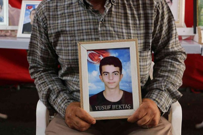 Evlat Nöbetindeki Babadan Oğluna Çağrı: "Fırsat Bulduğun An Kaç Gel"