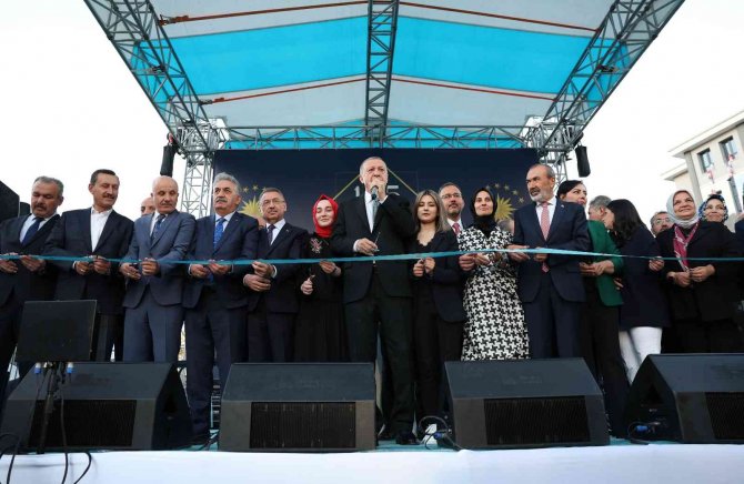 Cumhurbaşkanı Erdoğan’dan Gençlere Müjde: "Yurt Ücretleri Bu Yıl Da Değişmeyecek"