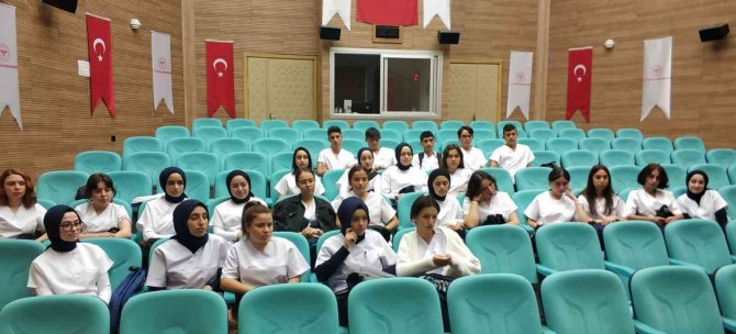 Ebe Hemşire Adaylarına Uyum Eğitimi