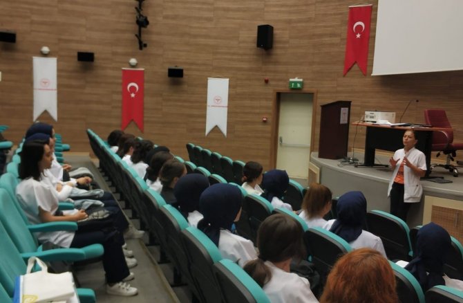 Ebe Hemşire Adaylarına Uyum Eğitimi