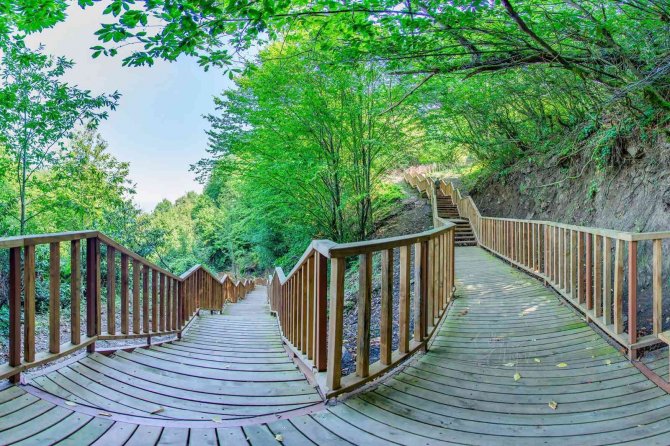 Doğa Harikası Şelaleye Ulaşım Kolaylaştı