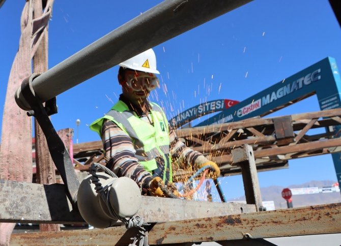 Van Oto Sanayi Sitesi’nin Elektrik Altyapısı Yenilendi