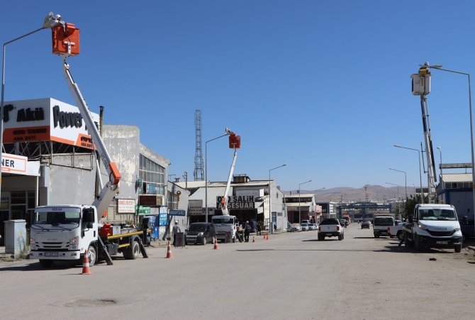 Van Oto Sanayi Sitesi’nin Elektrik Altyapısı Yenilendi