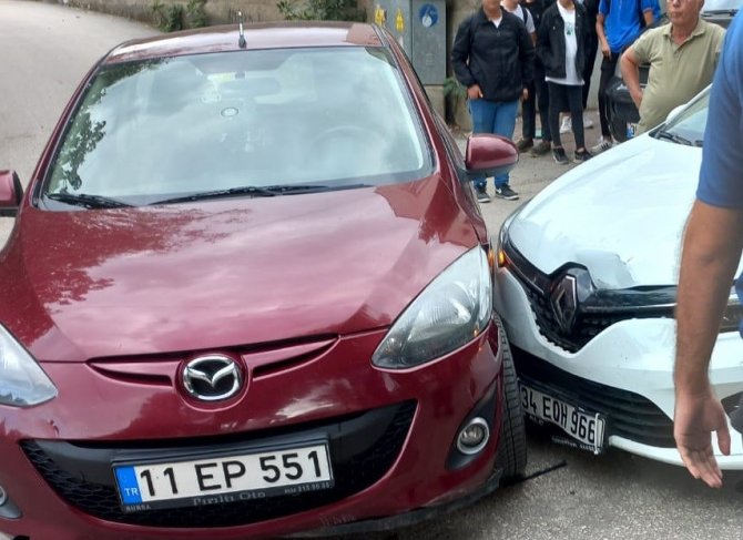 Lise Önünde Yaşanan Kazada Şans Eseri Ölen Ya Da Yaralanan Olmadı