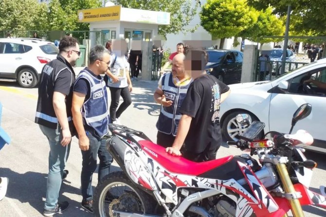Erzincan’da Polis Ekipleri Tarafından Okul Çevrelerinde Denetim Yapıldı