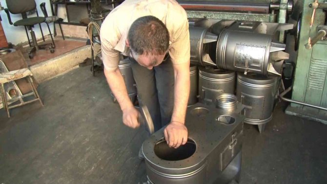 Erzurum’da Donduran Soğuklar Yaklaşırken, Soba Ustaları Mesaiye Başladı