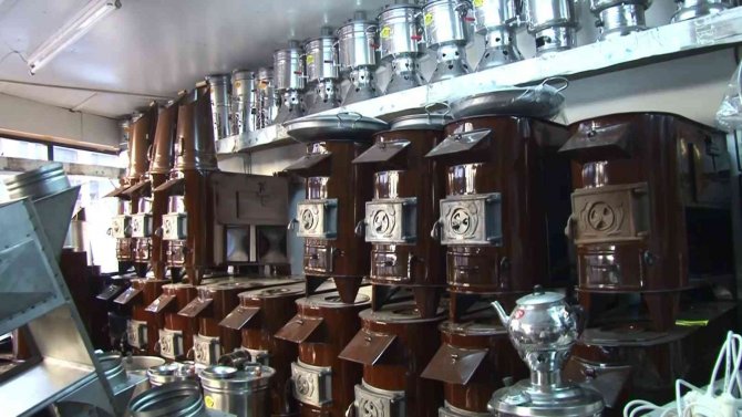 Erzurum’da Donduran Soğuklar Yaklaşırken, Soba Ustaları Mesaiye Başladı