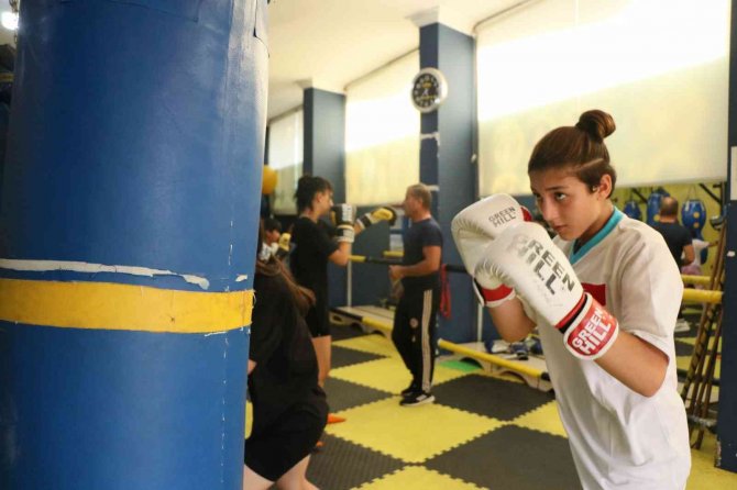 Avrupa Şampiyonu ’Demir Yumruk’ Buse’nin Hedefi Olimpiyat Şampiyonluğu