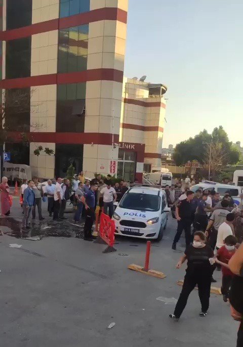 Kazada Yaralandılar, Hastanede Taşkınlık Çıkartıp Güvenlik Görevlisini Bıçakladılar