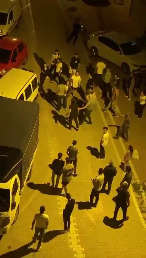 Olaylı Gelin Ece Güney Yine Mahalleyi Karıştırdı