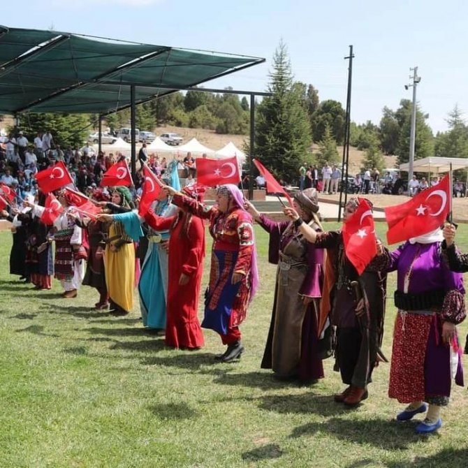 Söğüt’te ‘Kahraman Türk Kadınları’ Tiyatro Gösterisini Sundular