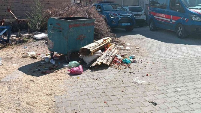 Gaziantep’te Bebeklerini Çöpe Bırakan Anne Ve Baba Tutuklandı