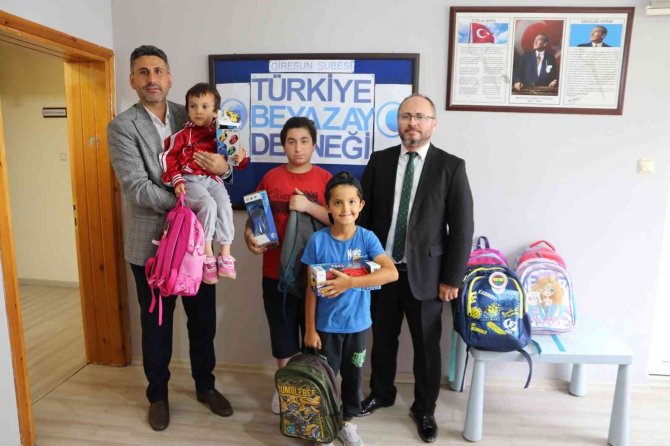 Muhtarlıktan Eğitime Kırtasiye Yardımı