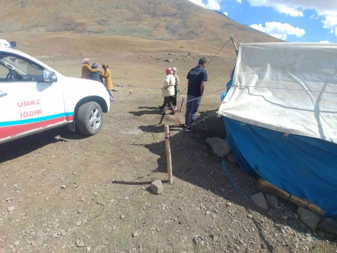 Yaylada Rahatsızlanan Yaşlı Kadın 4 Saatlik Çalışmayla Hastaneye Kaldırıldı