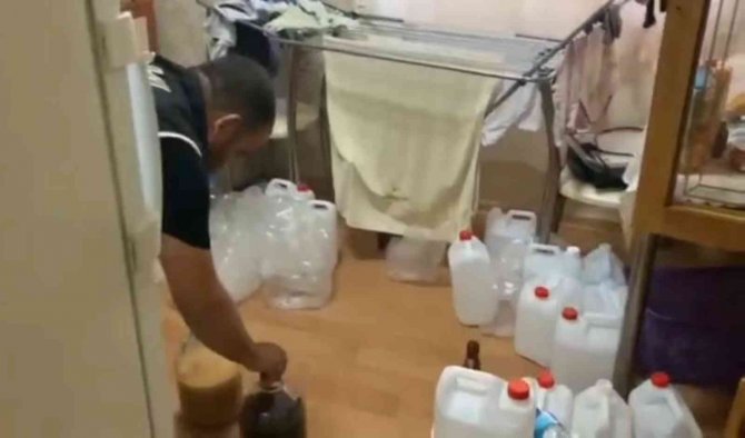 İ̇zmir’de 4 Ayrı Kaçakçılık Operasyonu: Çok Miktarda Kaçak Ürün Ele Geçirildi