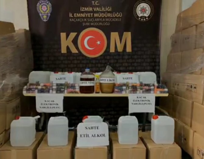 İ̇zmir’de 4 Ayrı Kaçakçılık Operasyonu: Çok Miktarda Kaçak Ürün Ele Geçirildi